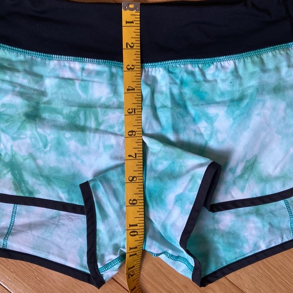 Lululemon shorts - Picture 4 of 5